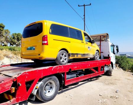 ضبط سائق اجرة من الضفة بمخالفات قانونية خطيرة